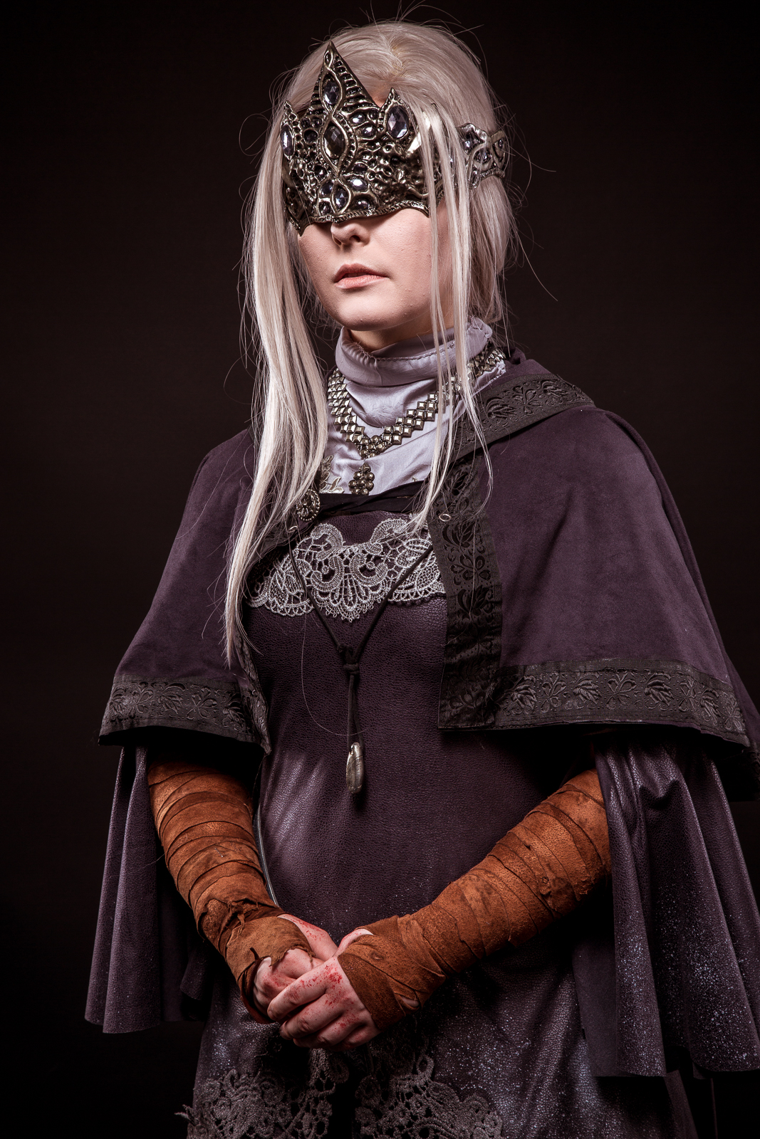 Firekeeper. Хранительница огня Dark Souls 3 косплей. Dark Souls хранительница огня Cosplay. Firekeeper Dark Souls косплей. Дарк соулс 3 хранительница огня косплей.